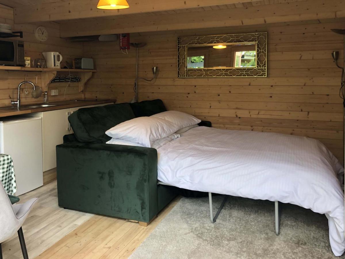 Cosy Garden Log Cabin Salisbury Eksteriør bilde