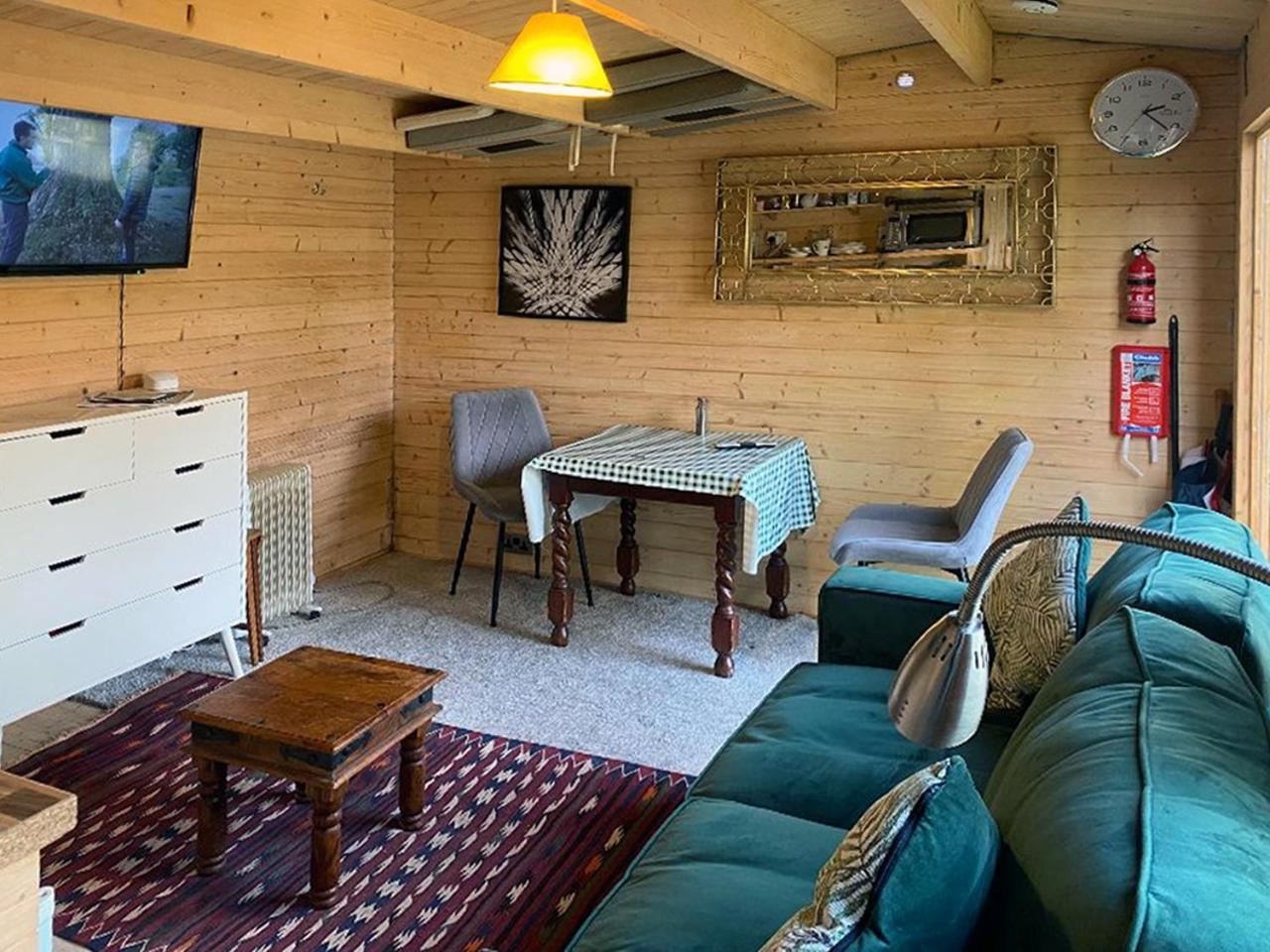 Cosy Garden Log Cabin Salisbury Eksteriør bilde