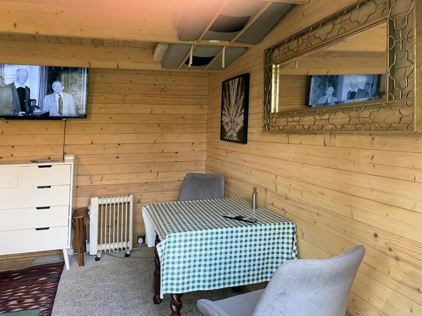 Cosy Garden Log Cabin Salisbury Eksteriør bilde